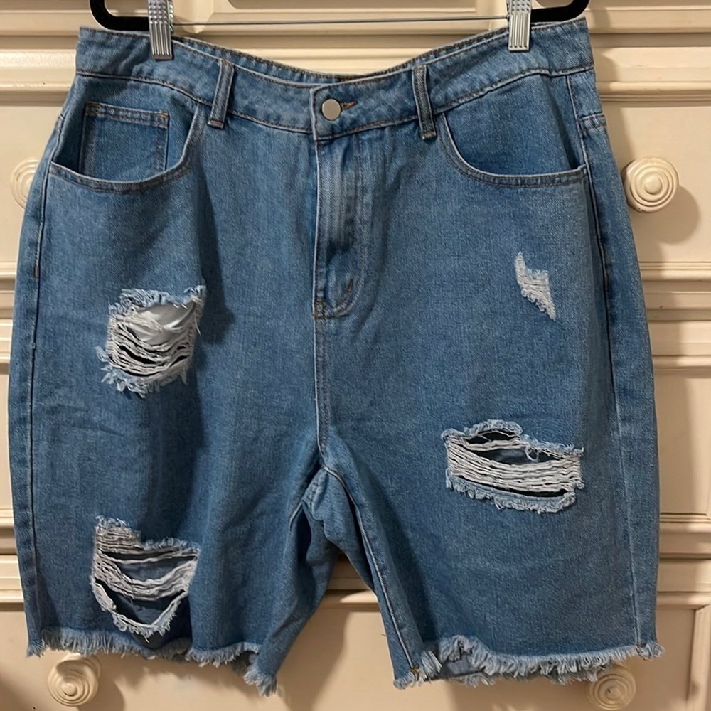Nwot Ladies SHEIN Curve Bermuda Shorts.
